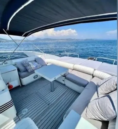Location Bateau A Quai Les Mamours ספינת מלון קוגולין