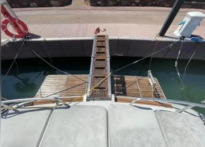 ספינת מלון Location Bateau A Quai Les Mamours